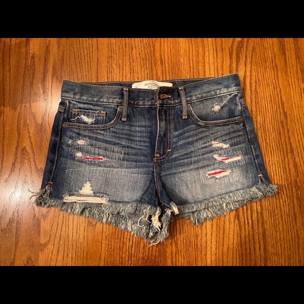 Abercrombie shorts with patch detail
